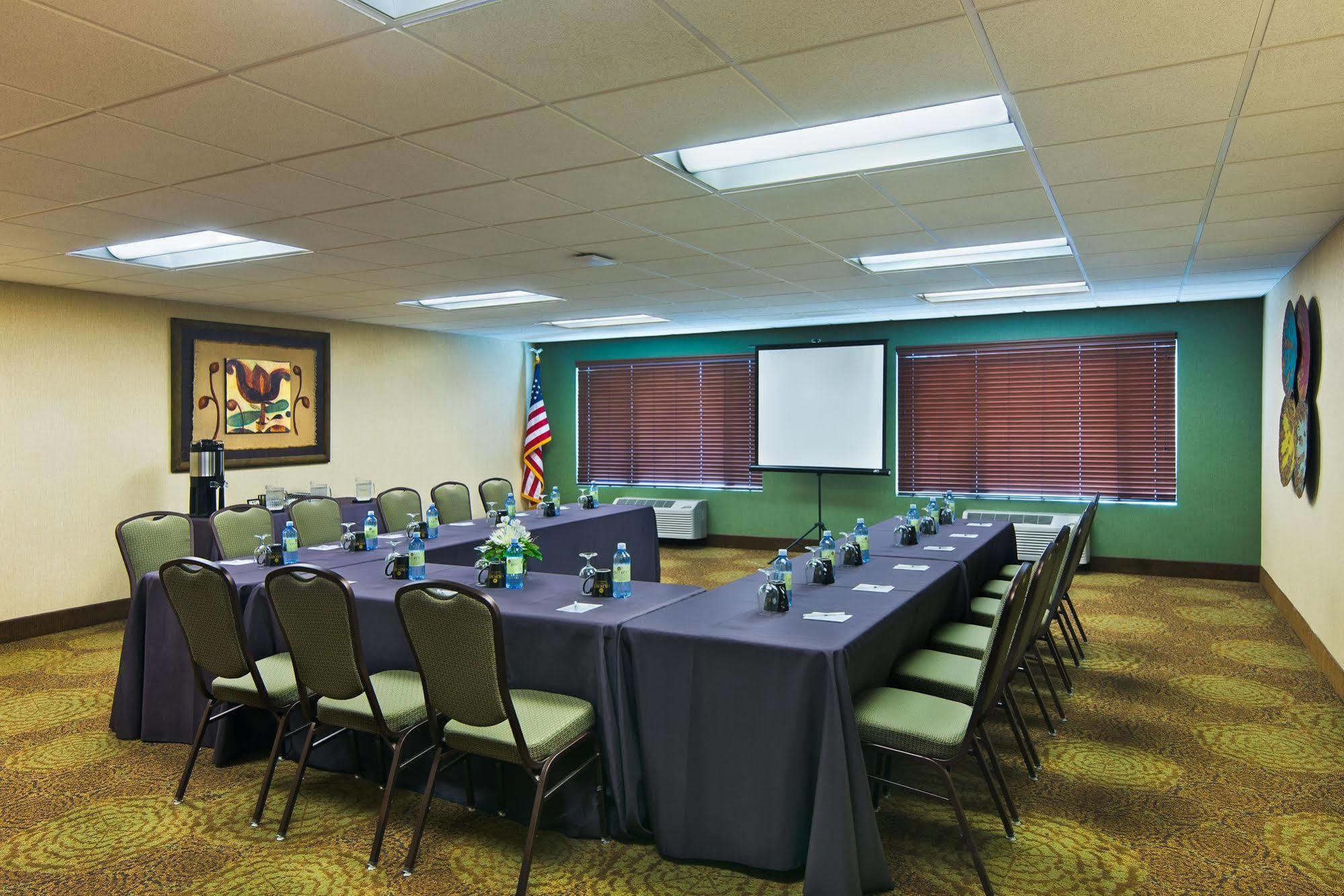 Oxford Suites Hermiston Exterior foto